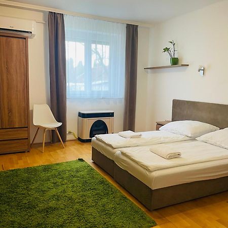 Weninger Studio Apartman Kiskunhalas Exterior foto