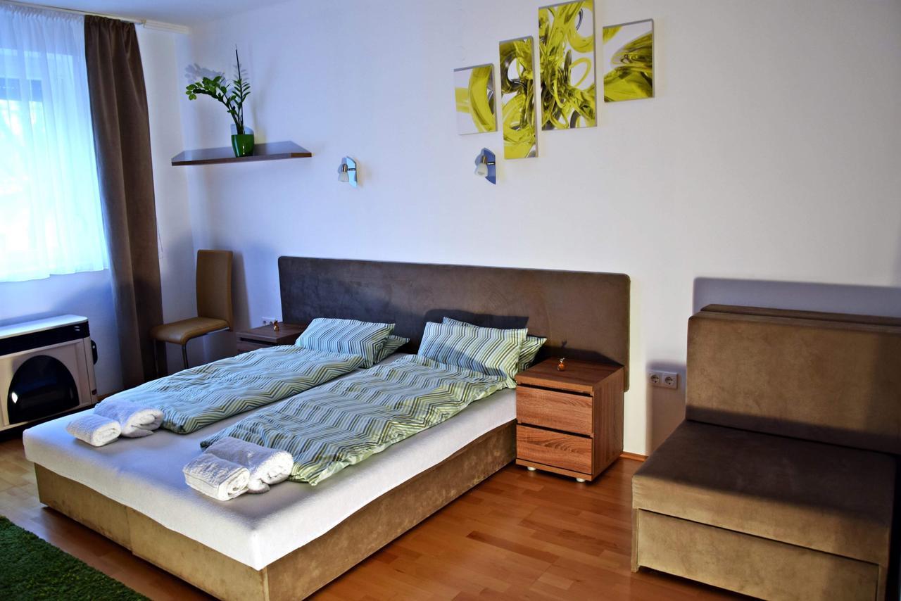 Weninger Studio Apartman Kiskunhalas Exterior foto